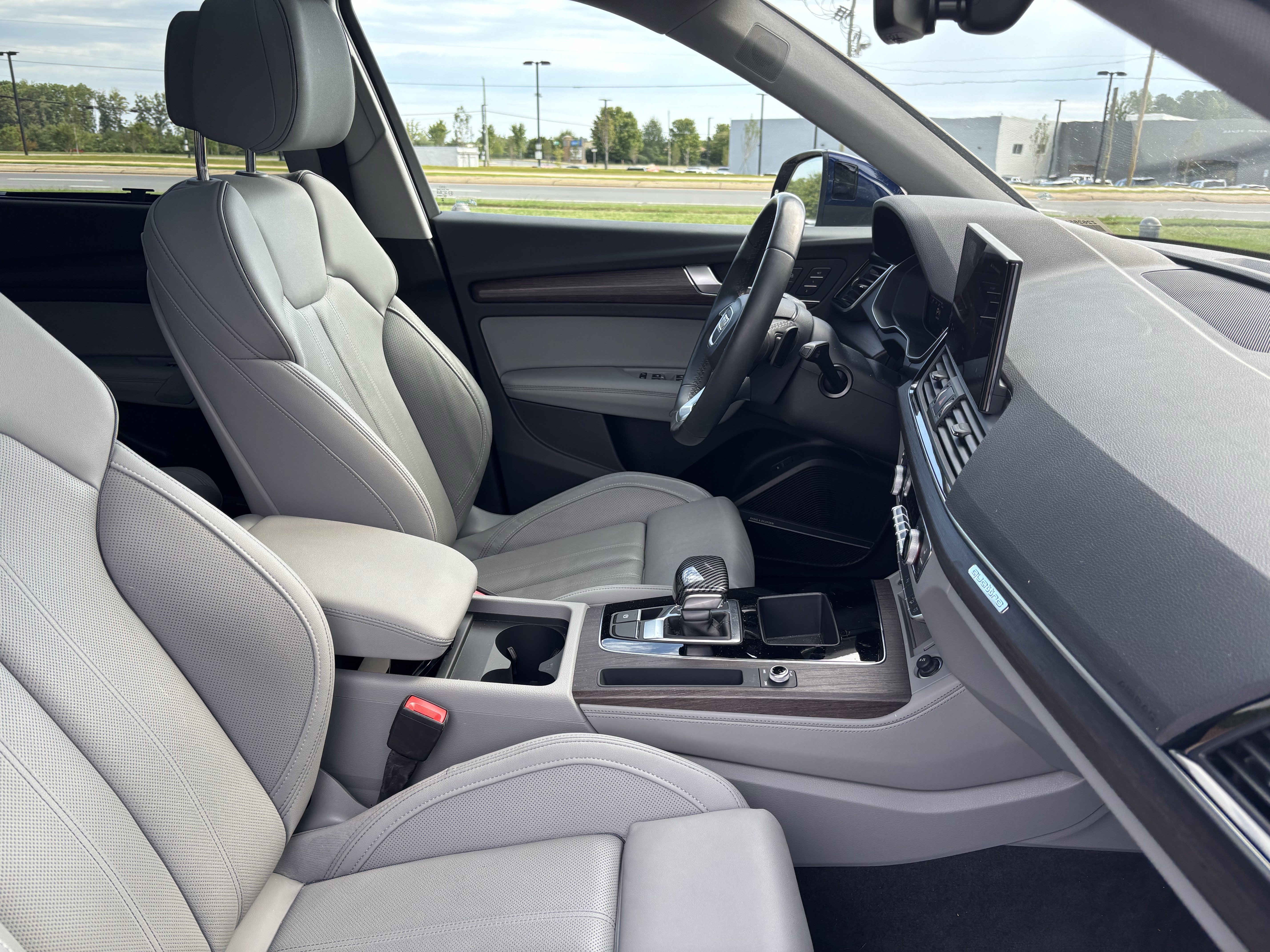 Used 2025 Audi Q5 2.0T Premium Plus w/ Premium Plus Package AWD/4WD image 36