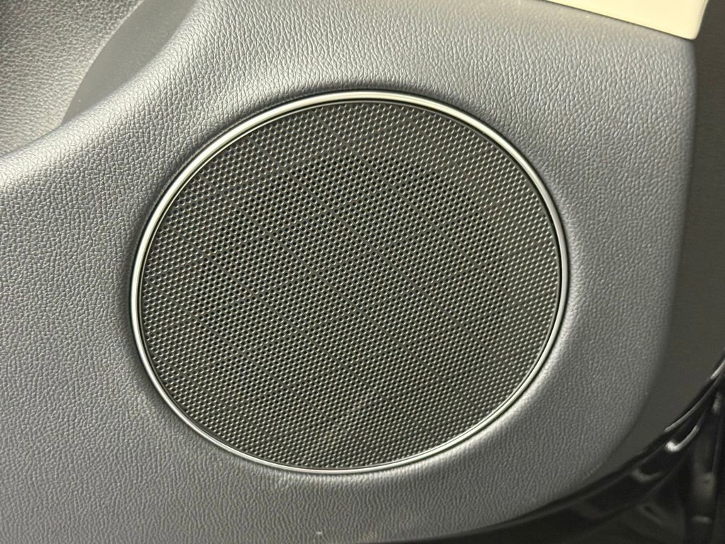 Used 2026 Genesis GV70 2.5T Select image 15