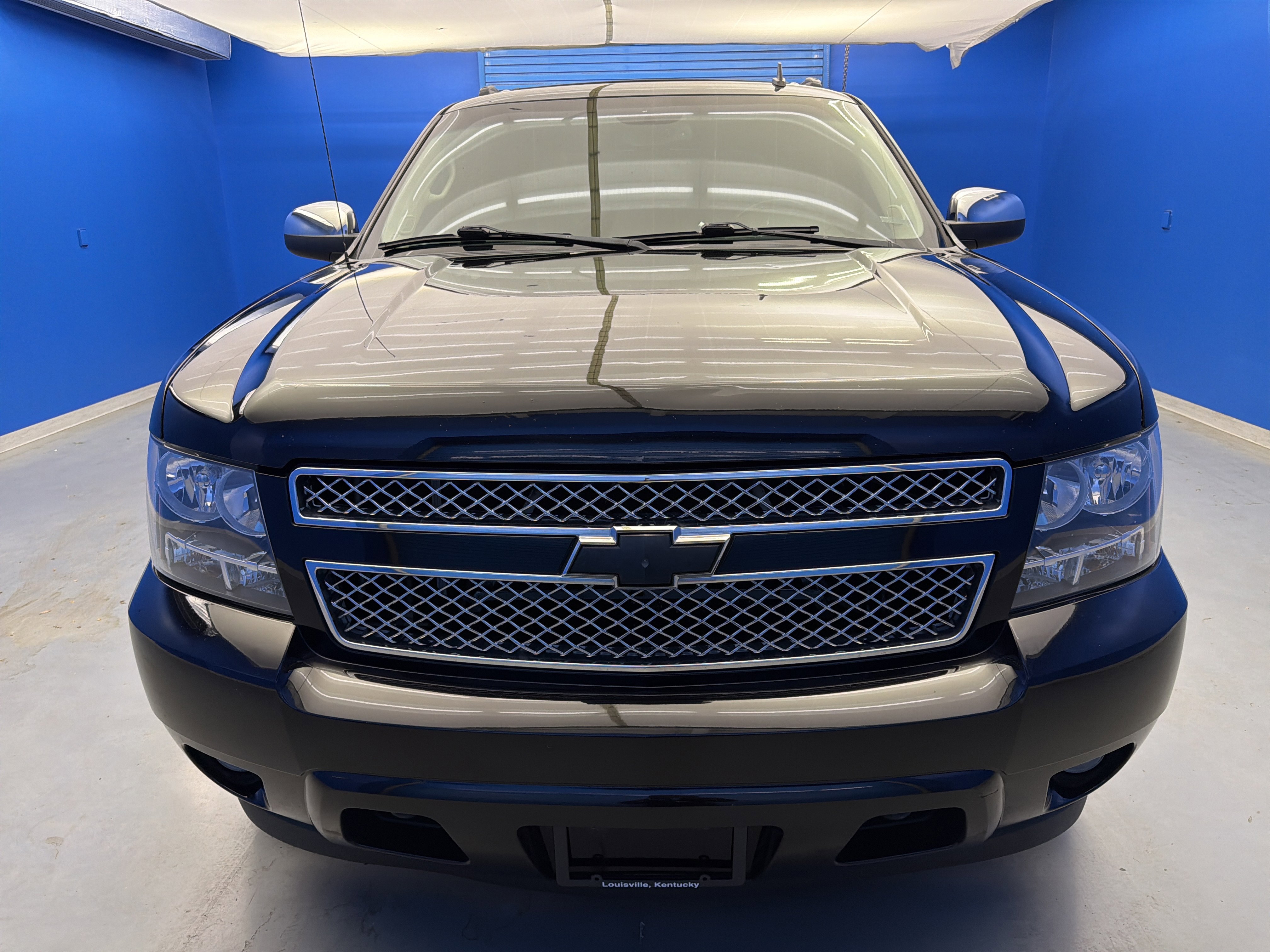 Used 2011 Chevrolet Avalanche LTZ AWD/4WD image 3