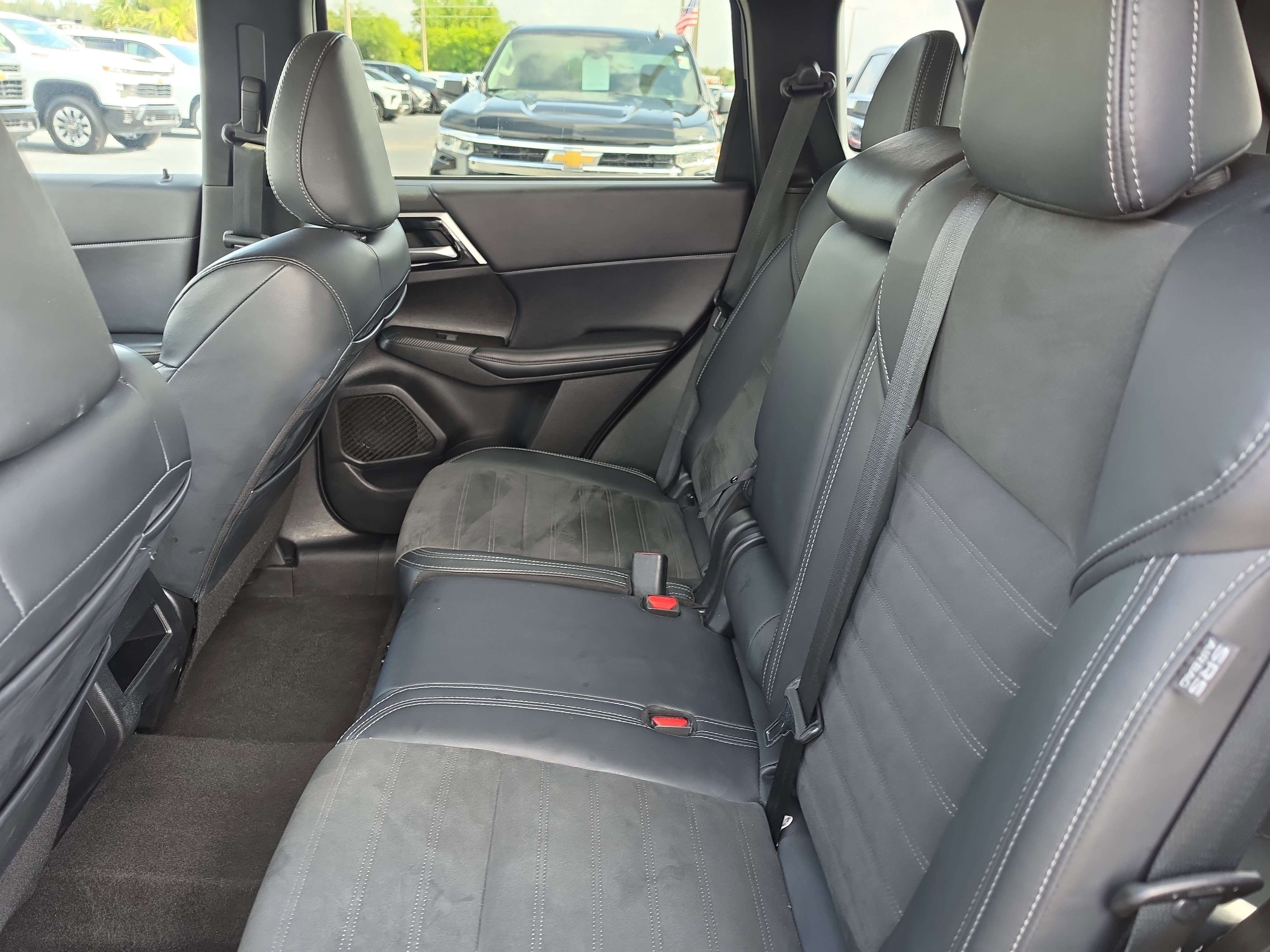 Used 2024 Mitsubishi Outlander SE FWD image 13