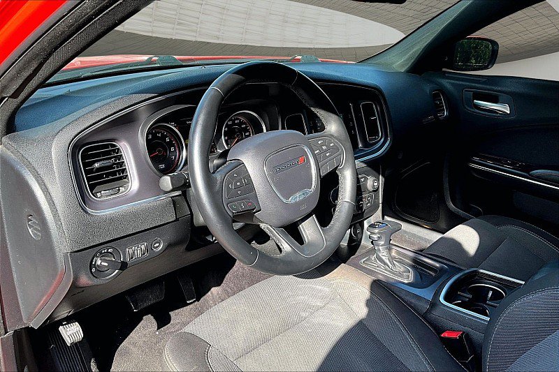 Used 2017 Dodge Charger SE RWD image 10