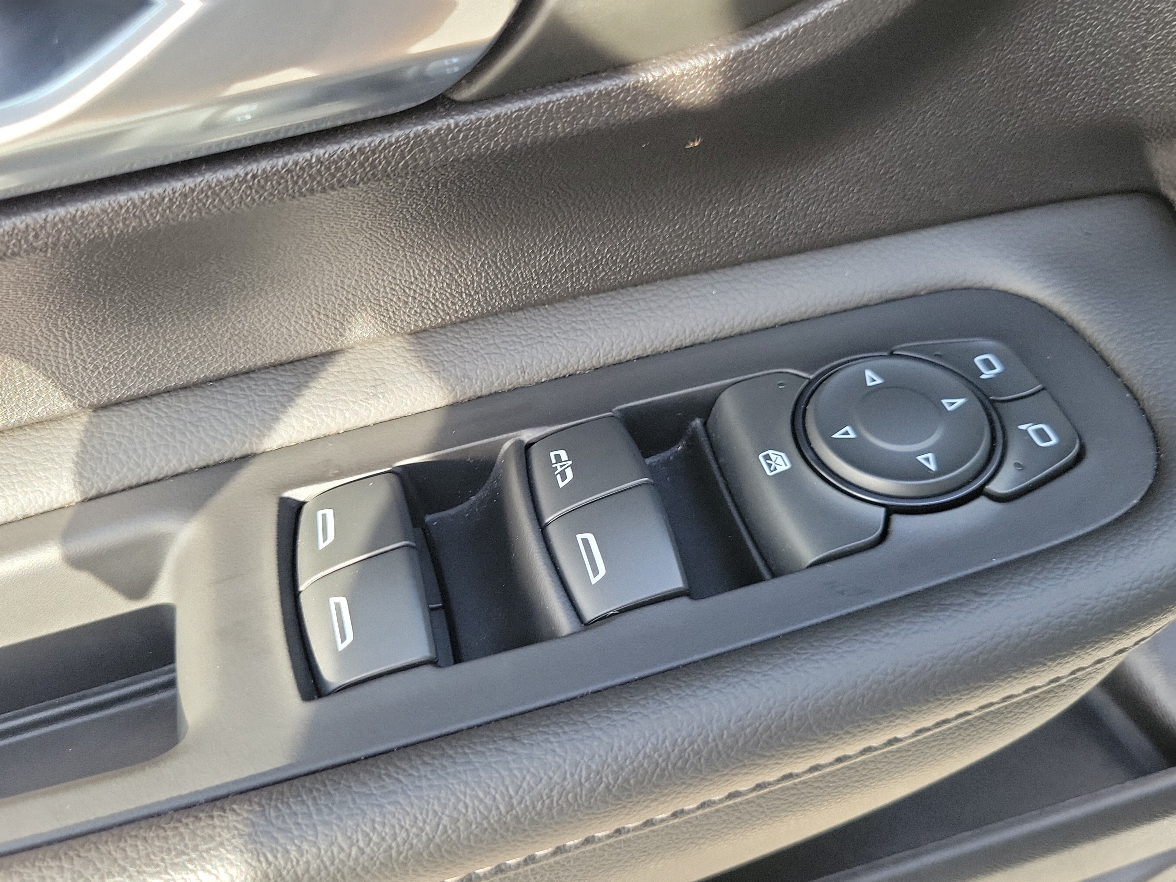 Used 2024 GMC Terrain SLE FWD image 23