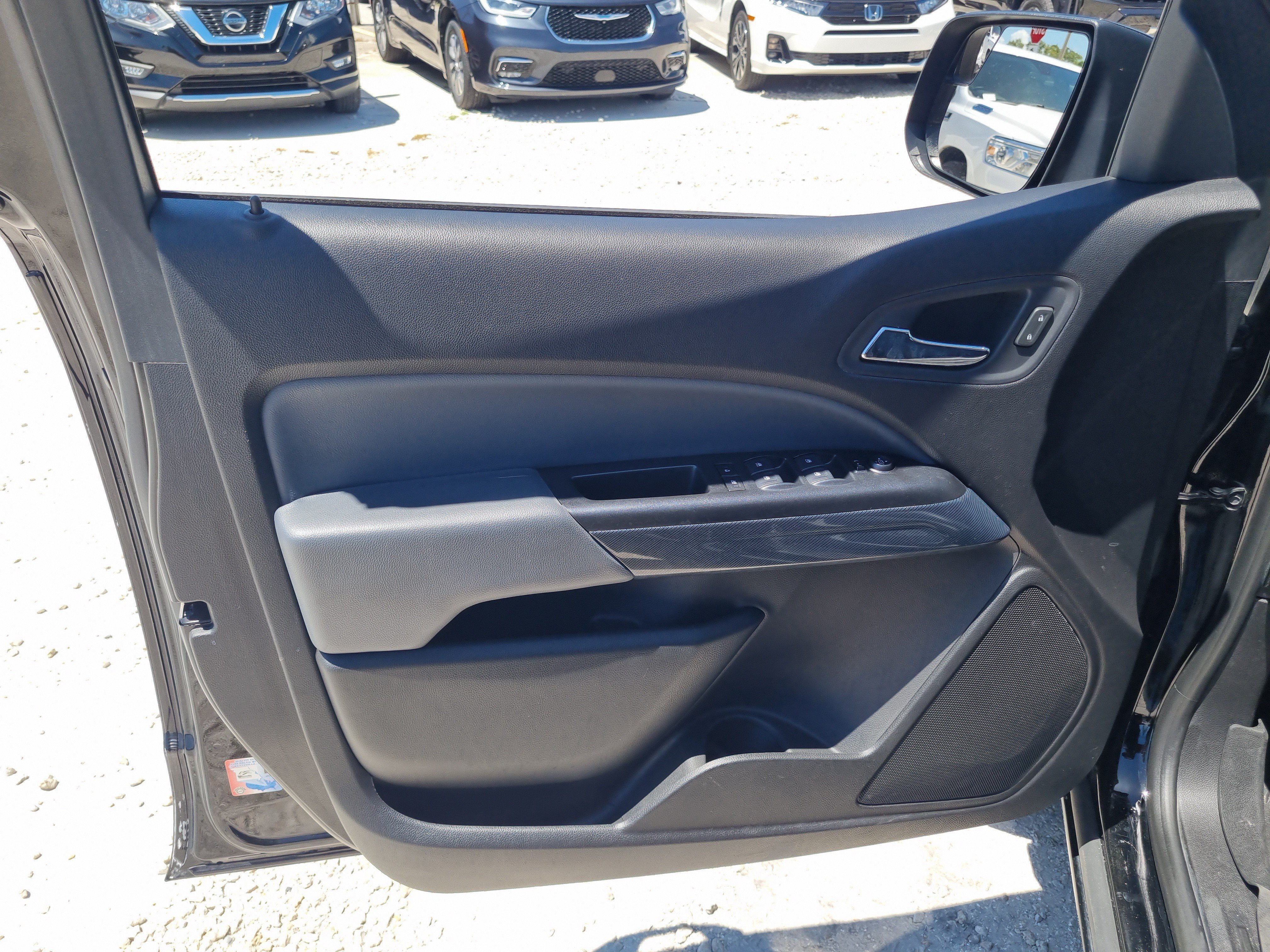 Used 2018 Chevrolet Colorado Z71 w/ Z71 Midnight Edition AWD/4WD image 19
