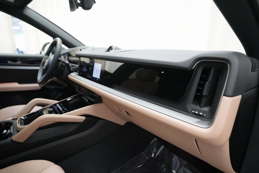 Certified 2026 Porsche Cayenne Coupe image 25
