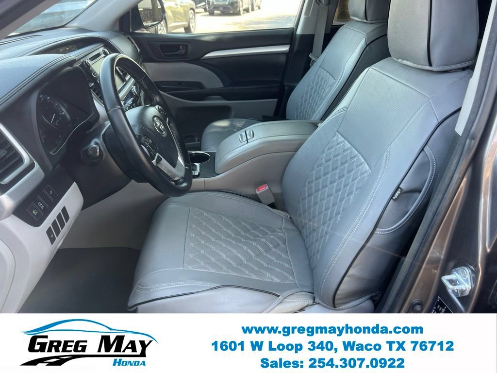 Used 2017 Toyota Highlander Plus FWD image 25