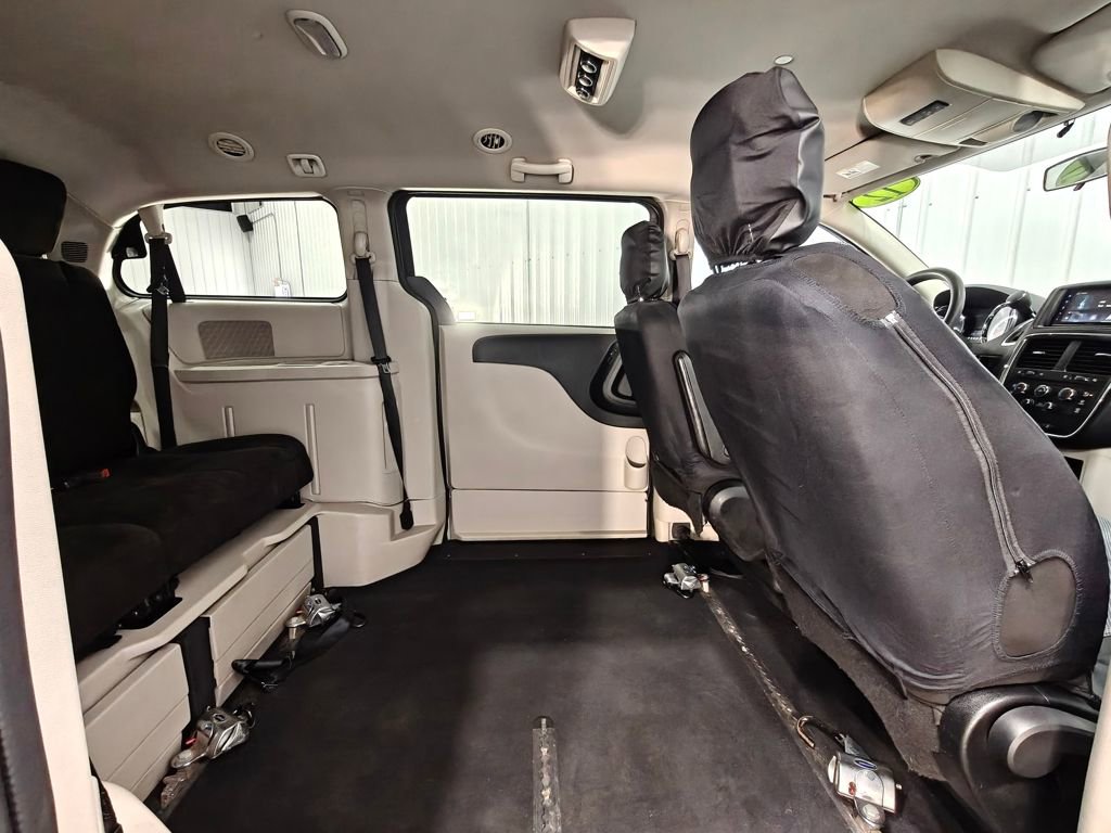 Used 2012 Dodge Grand Caravan SXT image 22