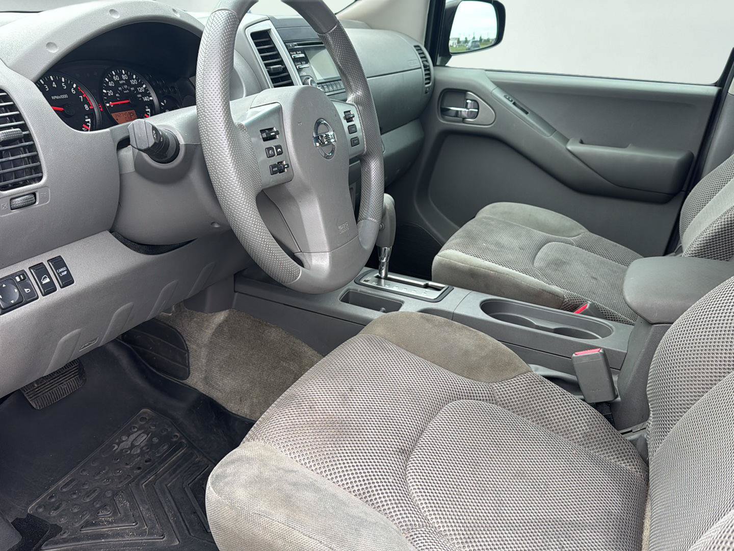 Used 2014 Nissan Frontier SV AWD/4WD image 2