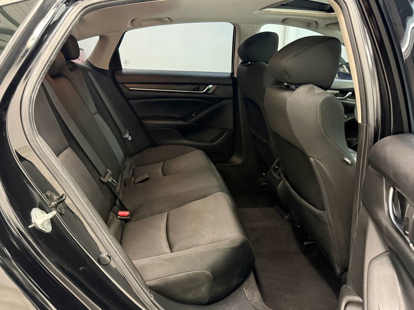 Used 2018 Honda Accord EX image 19