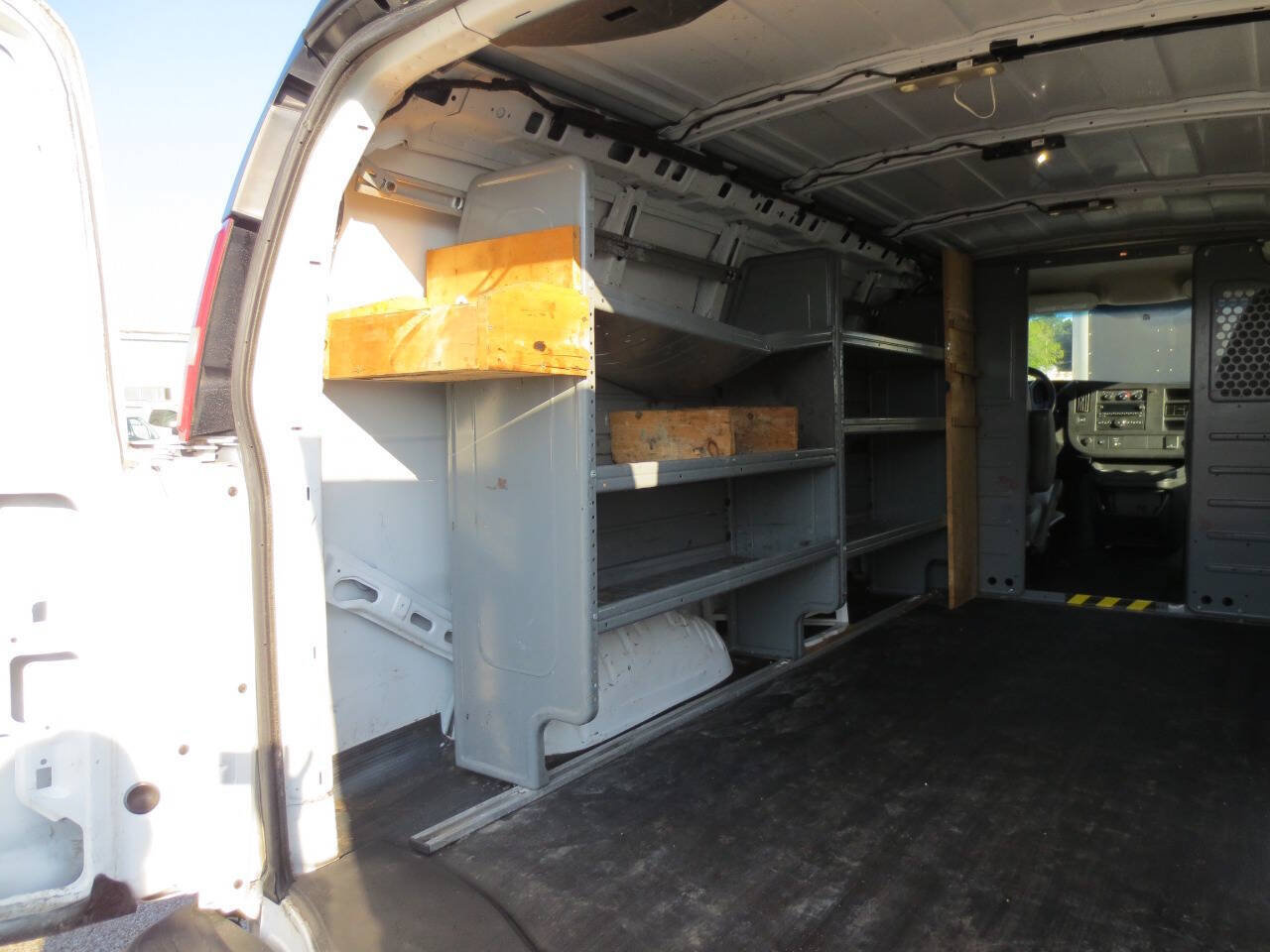 Used 2015 Chevrolet Express 2500 RWD image 6