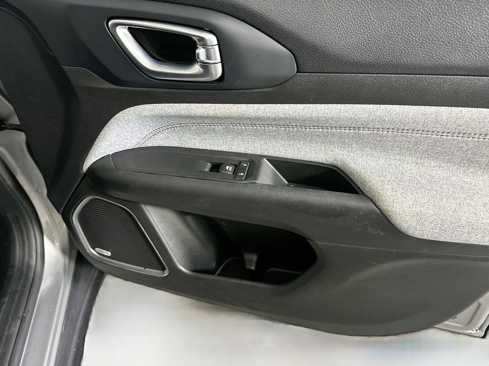 Used 2022 Jeep Compass Latitude w/ Sun and Sound Group image 30