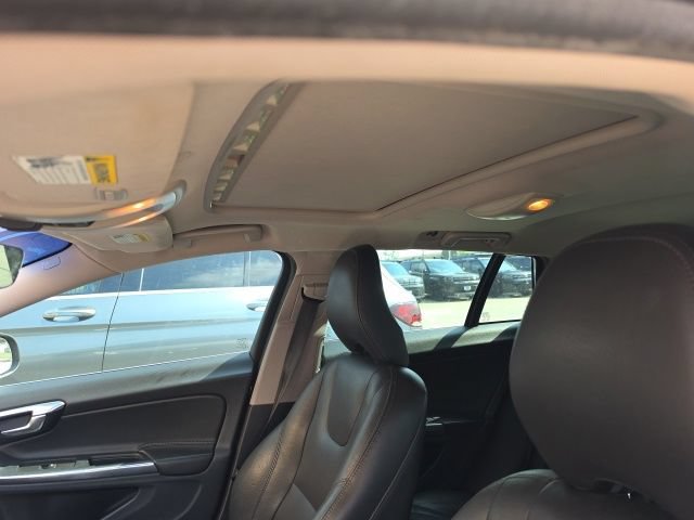 Used 2017 Volvo V60 T5 Premier w/ Convenience Package FWD image 7