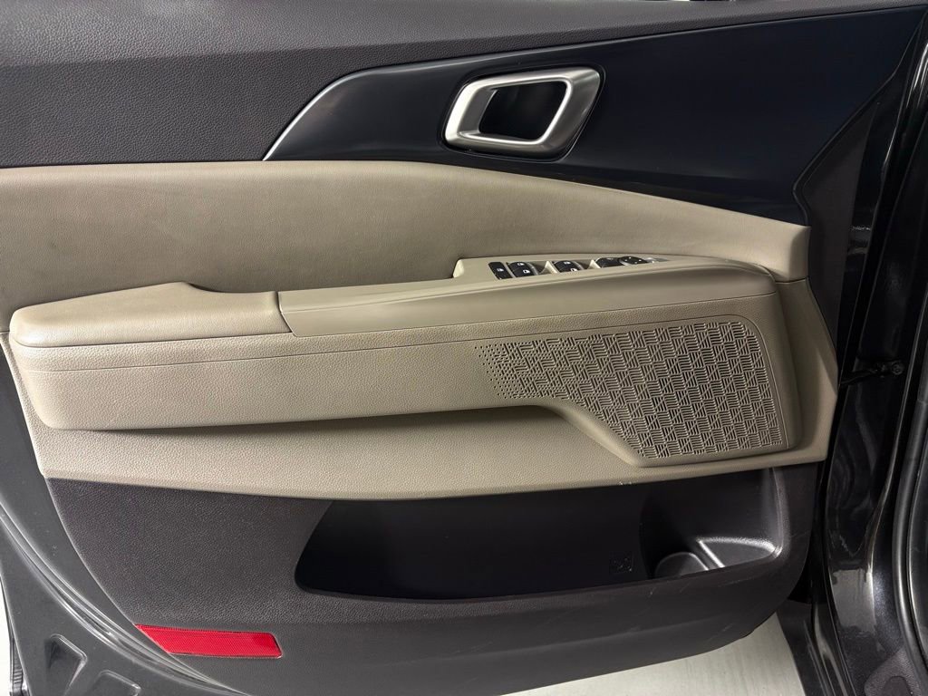 Used 2025 Kia Carnival image 14