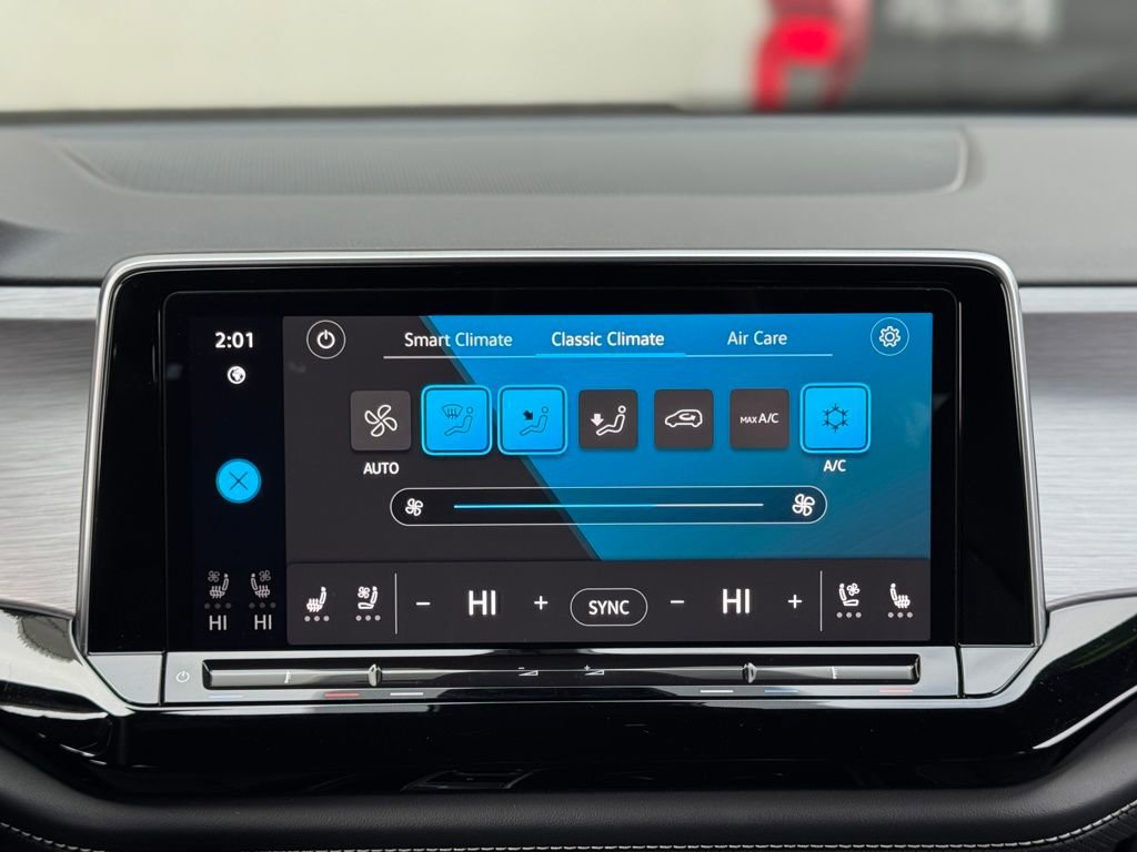 Used 2024 Volkswagen Atlas Cross Sport SE image 16