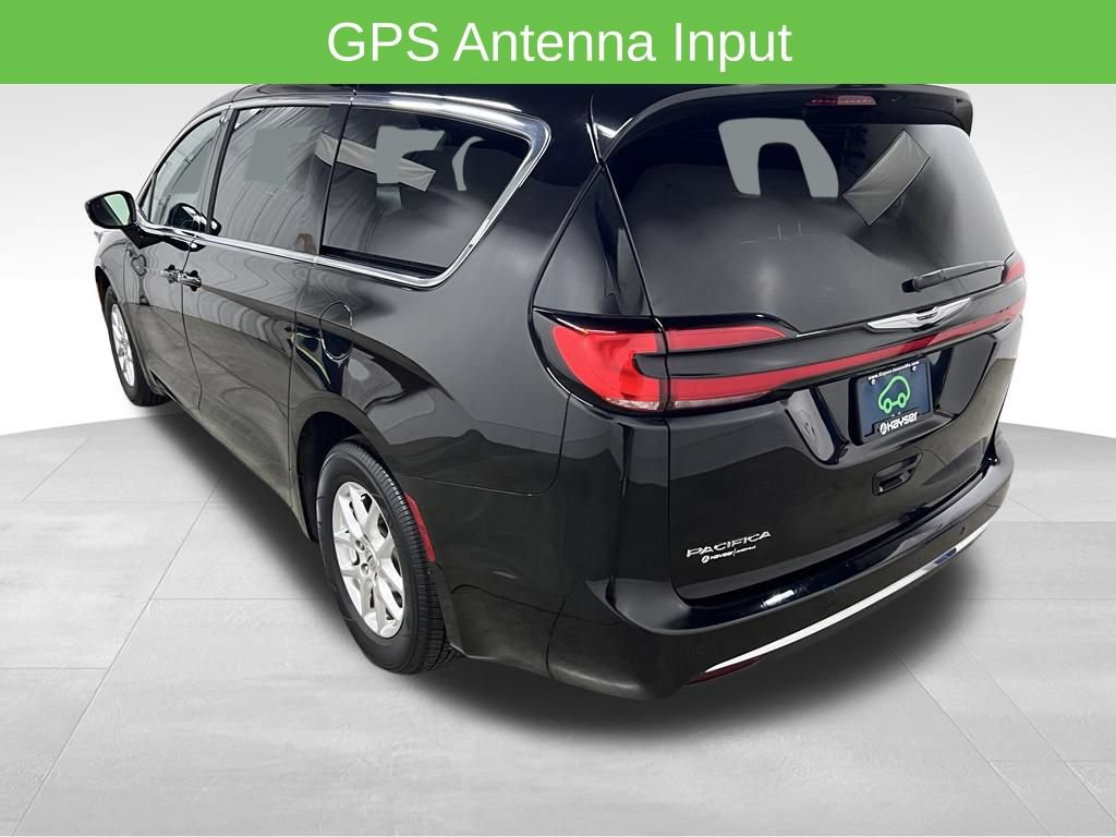 Used 2025 Chrysler Pacifica Select FWD image 5