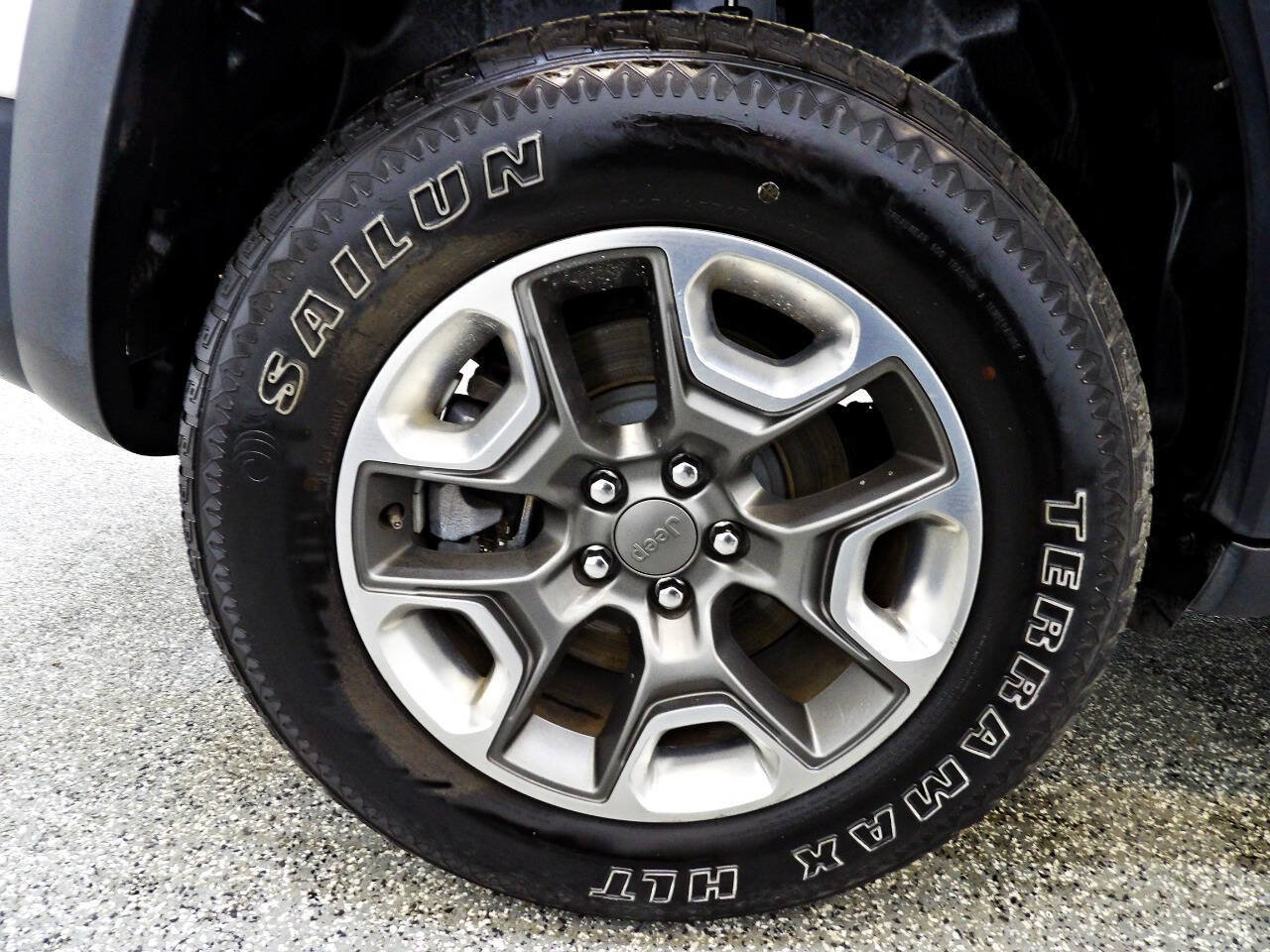 Used 2019 Jeep Cherokee Trailhawk AWD/4WD image 20