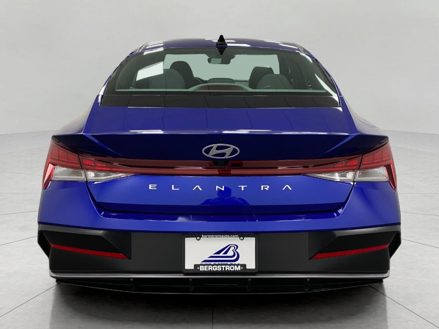 Certified 2025 Hyundai Elantra SEL FWD image 4