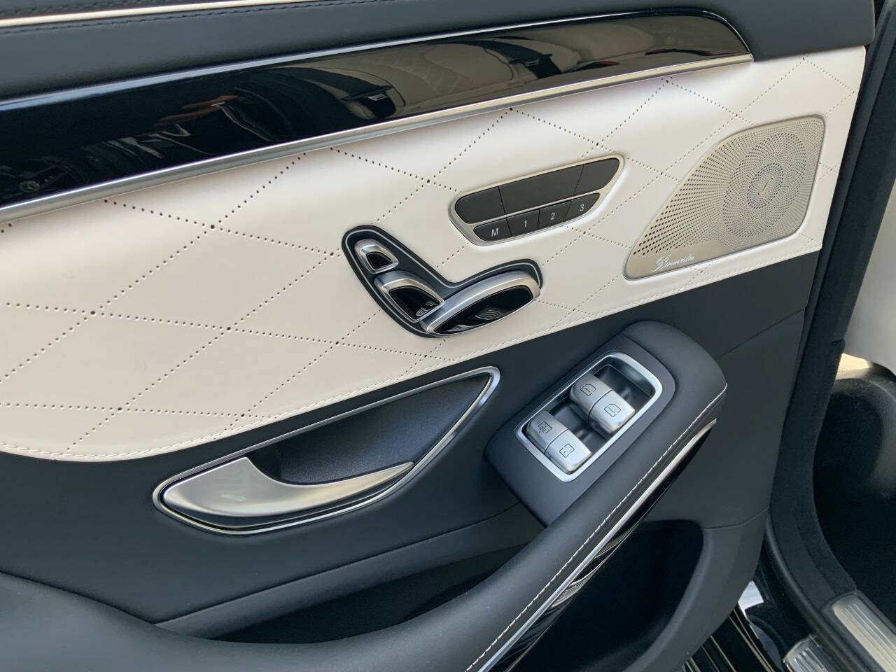 Used 2017 Mercedes-Benz S 550 Sedan image 30