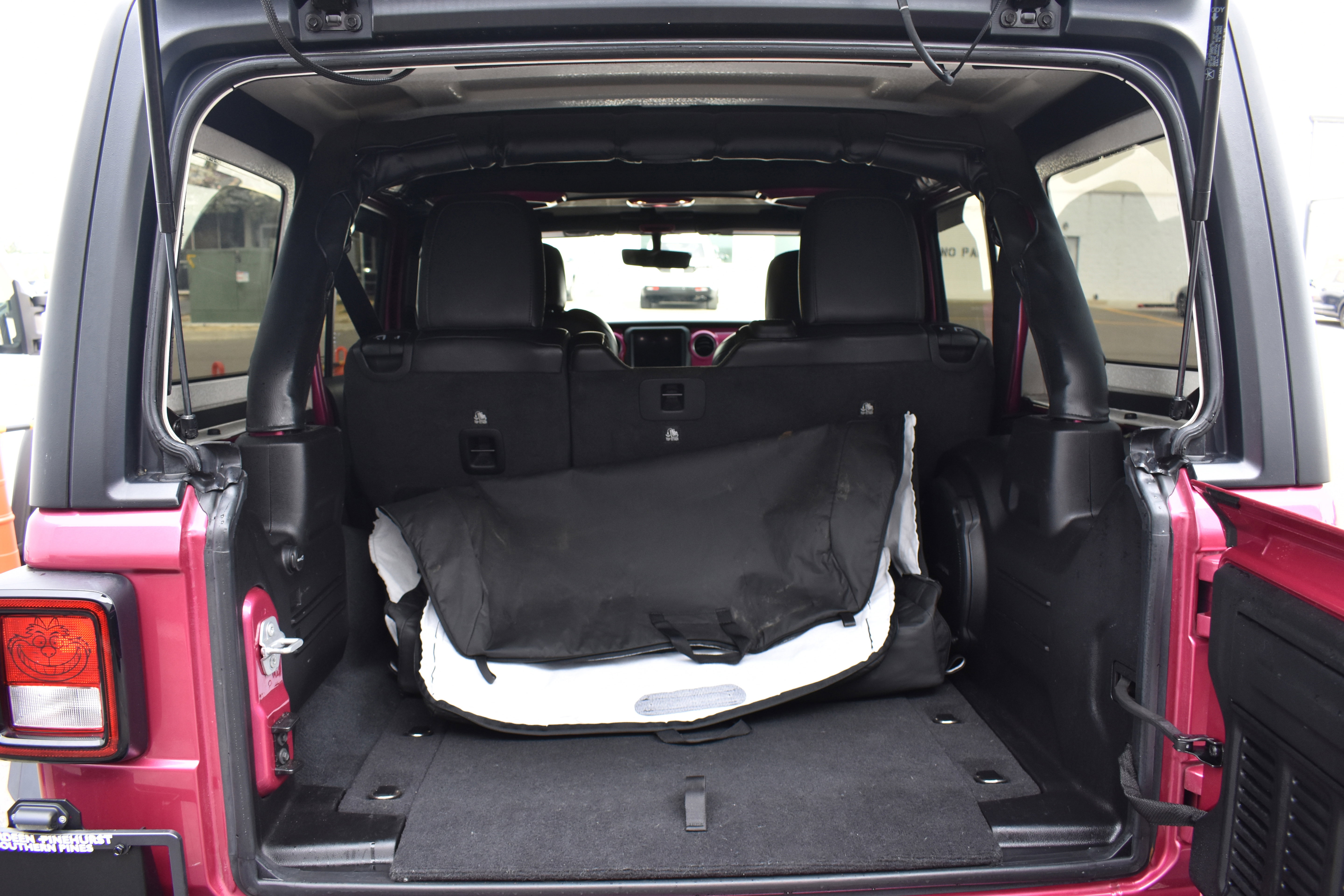 Used 2022 Jeep Wrangler Unlimited Rubicon w/ Cold Weather Group image 34