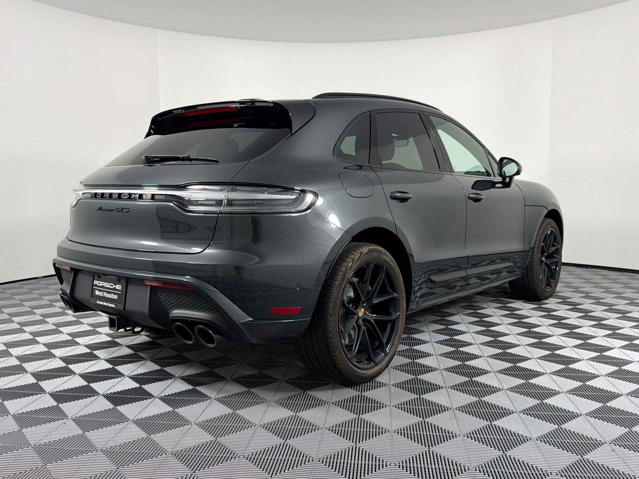 Certified 2025 Porsche Macan GTS AWD/4WD image 9