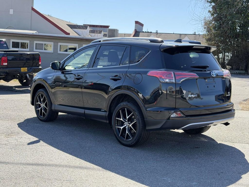 Used 2017 Toyota RAV4 SE image 22