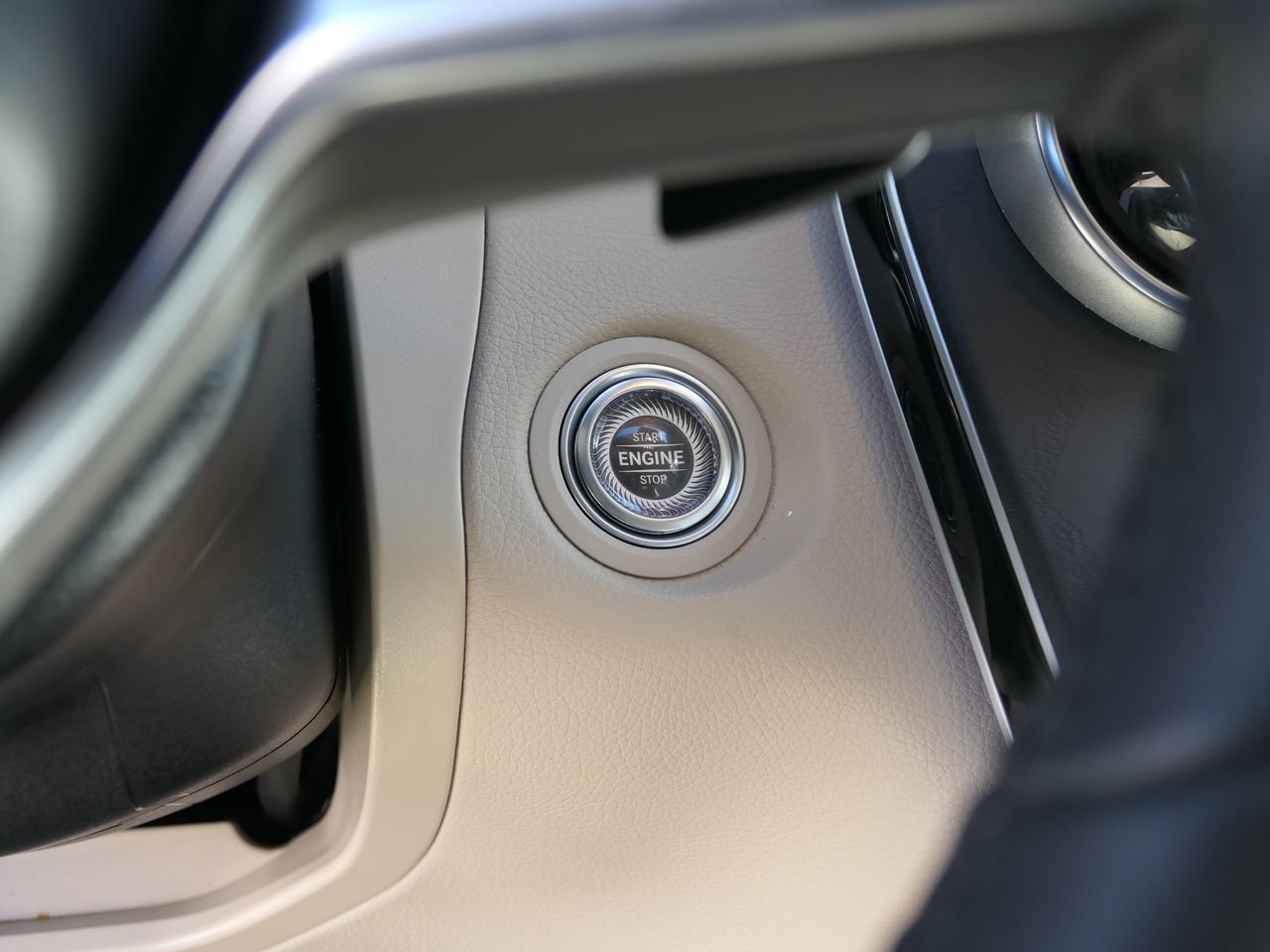 Used 2022 Mercedes-Benz GLC 300 4MATIC Coupe image 23