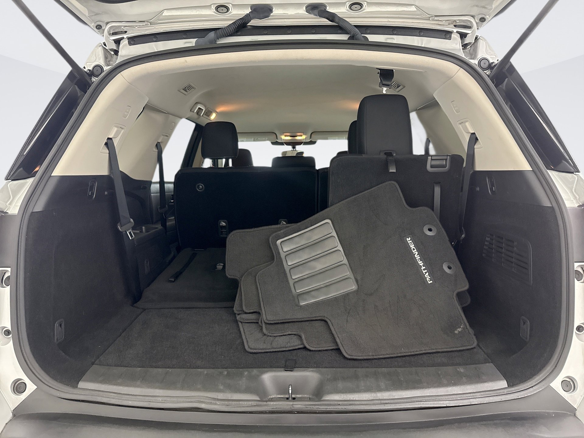 Used 2024 Nissan Pathfinder S image 19