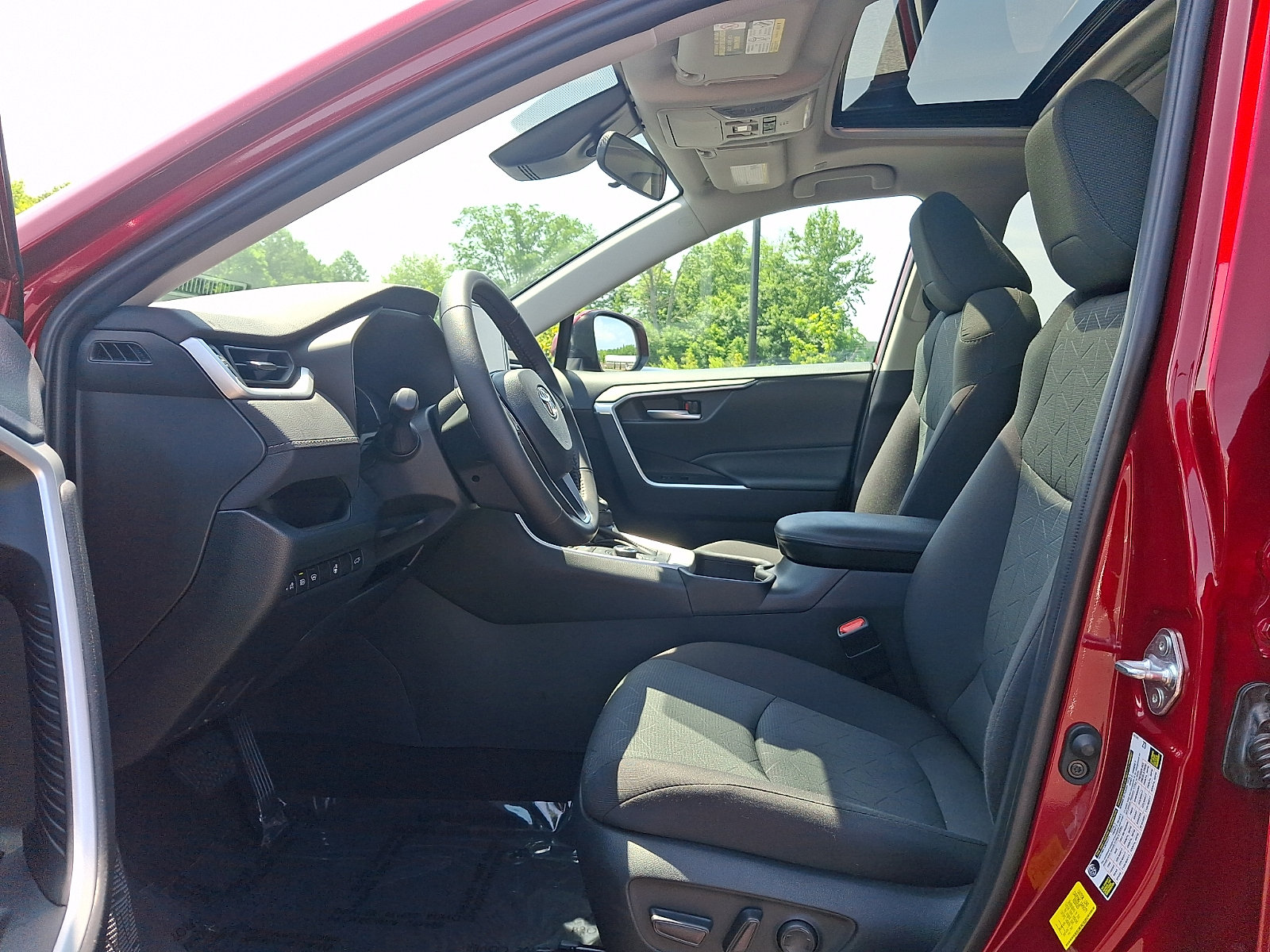 Used 2023 Toyota RAV4 XLE AWD/4WD image 14