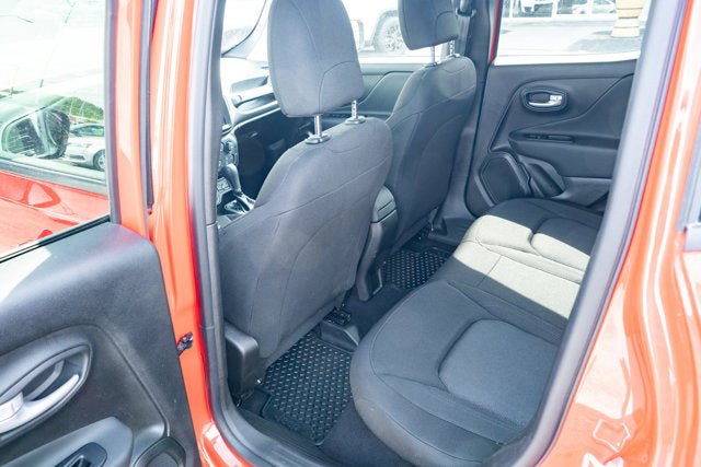 Used 2023 Jeep Renegade Latitude AWD/4WD image 26