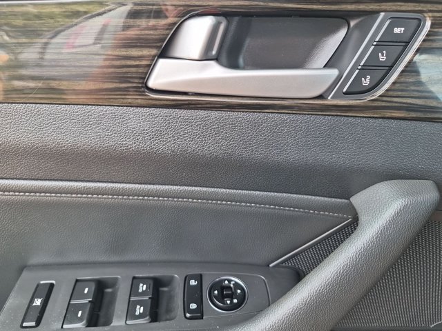 Used 2016 Hyundai Sonata Limited w/ Option Group 04 FWD image 29