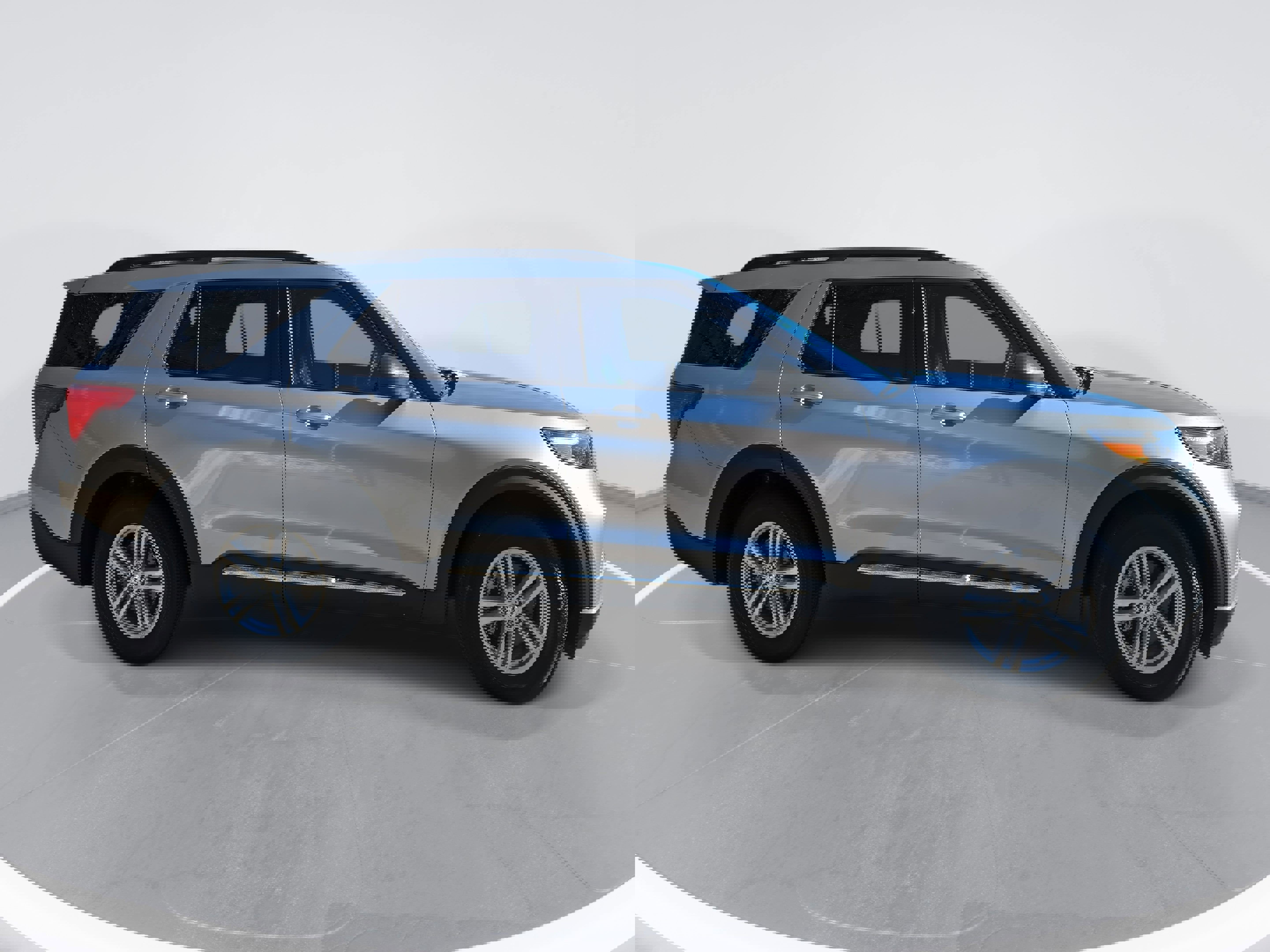 Used 2023 Ford Explorer XLT w/ Equipment Group 202A image 4