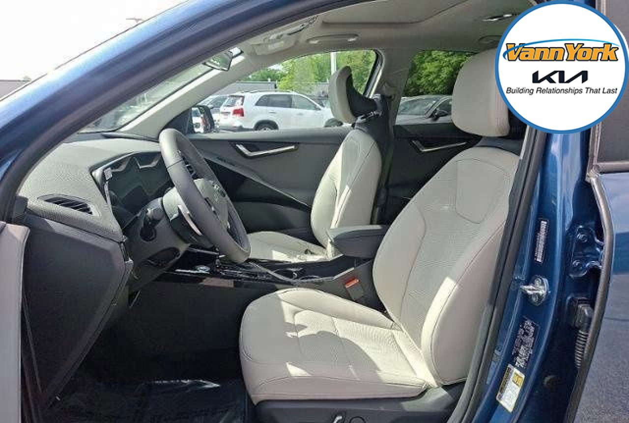 New 2025 Kia Niro EX Touring image 6