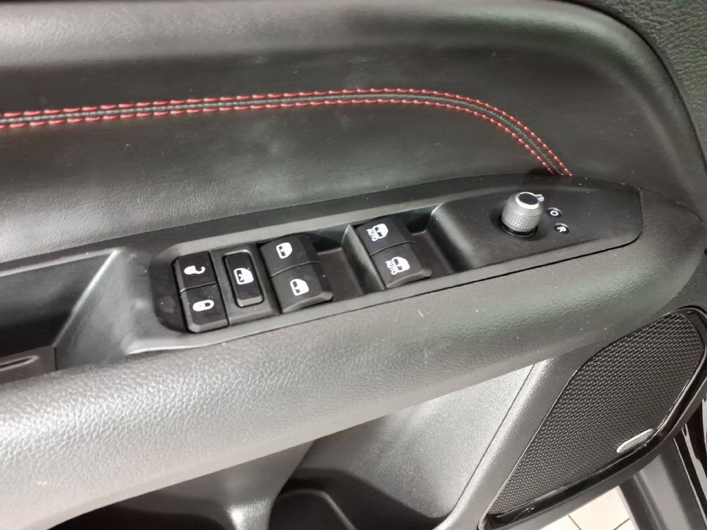 Used 2025 Jeep Compass Trailhawk w/ Sun & Sound Group AWD/4WD image 17