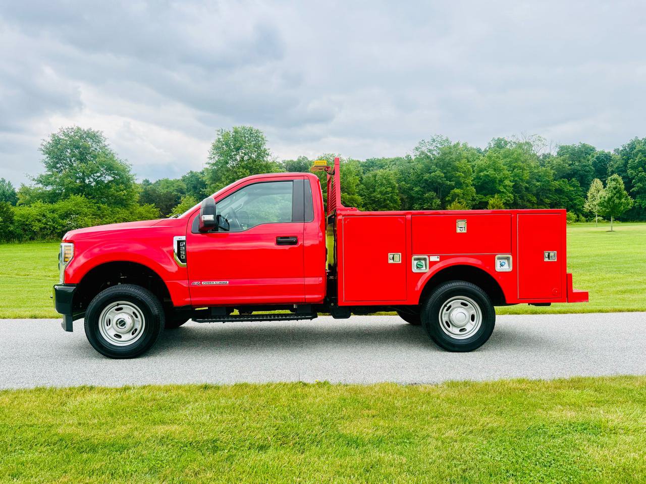 Used 2019 Ford F250 XL w/ Power Equipment Group AWD/4WD image 2