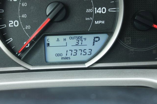 Used 2015 Toyota RAV4 LE AWD/4WD image 25