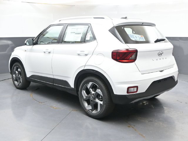New 2026 Hyundai Venue SEL FWD image 3