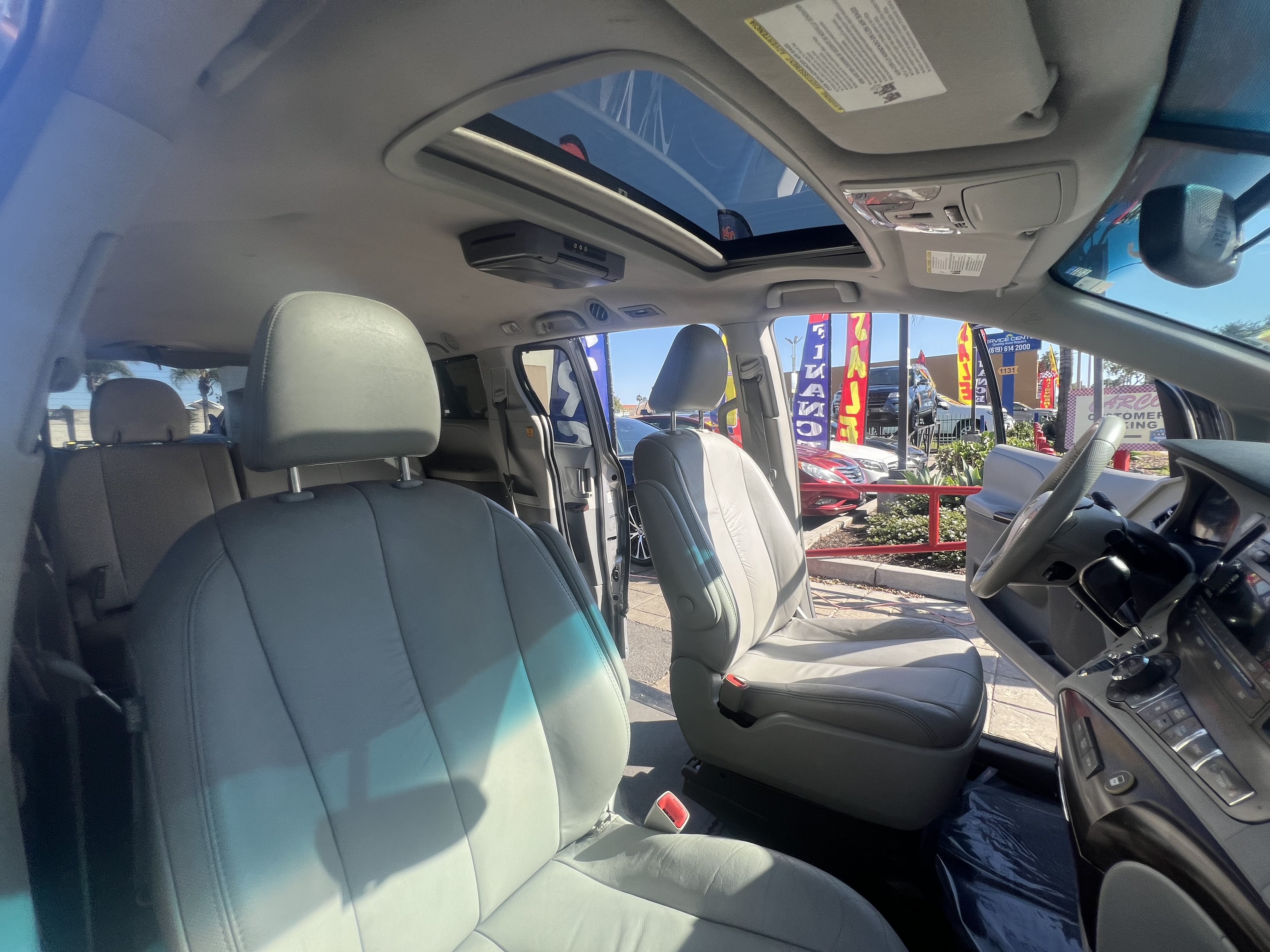 Used 2011 Toyota Sienna XLE FWD image 46