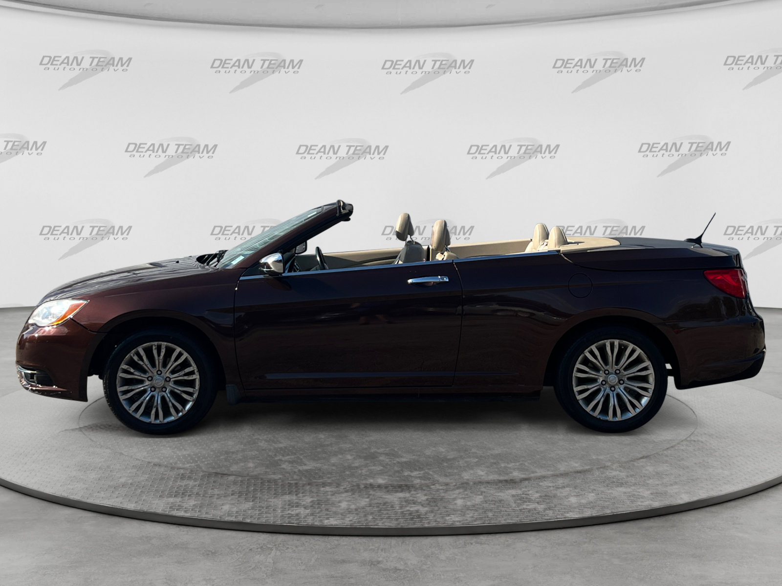 Used 2013 Chrysler 200 Limited FWD image 4