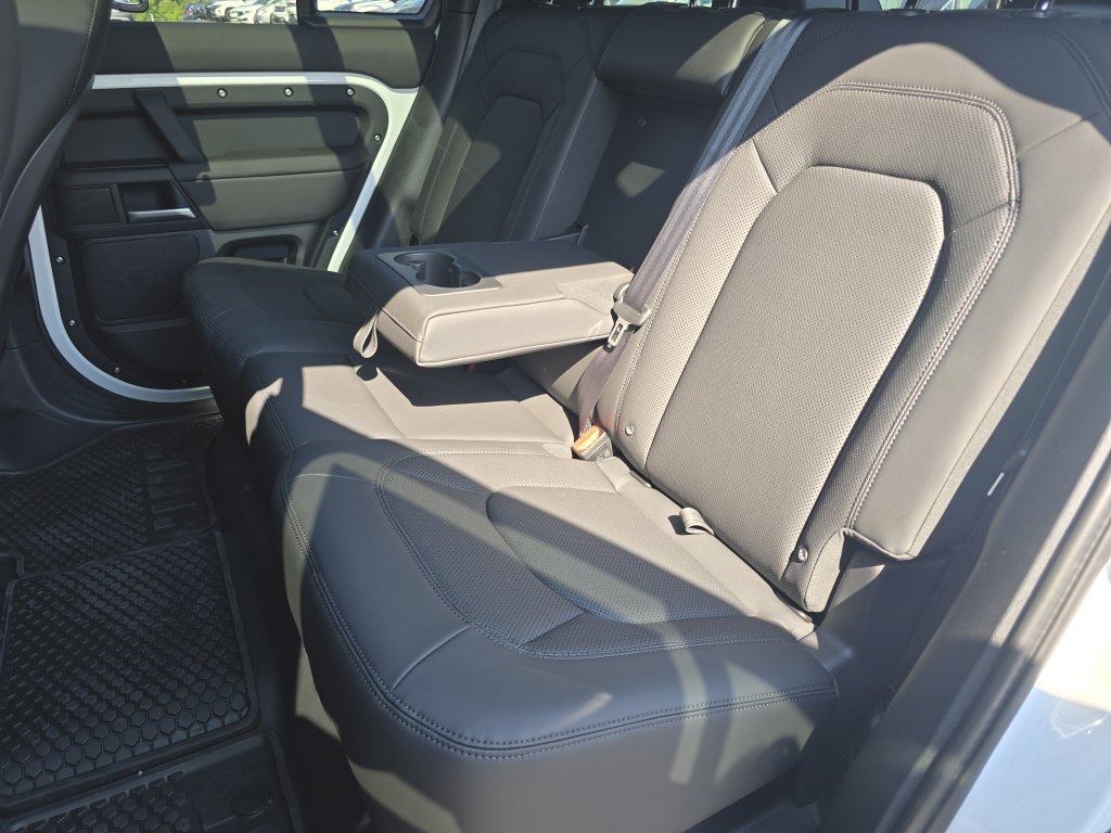 New 2025 Land Rover Defender 110 X-Dynamic SE image 27