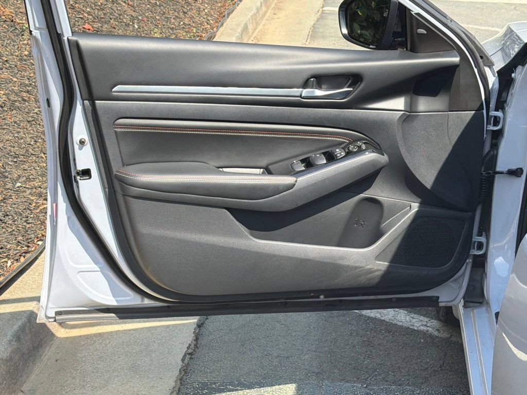 Used 2023 Nissan Altima 2.0 SR FWD image 27