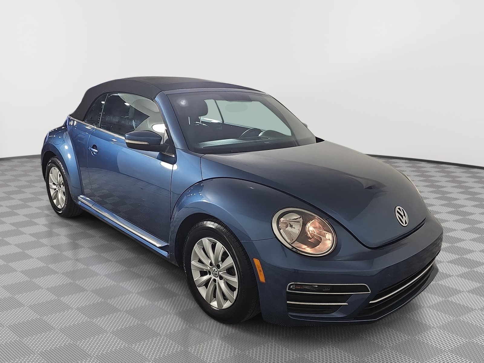 Used 2019 Volkswagen Beetle 2.0T S FWD image 2