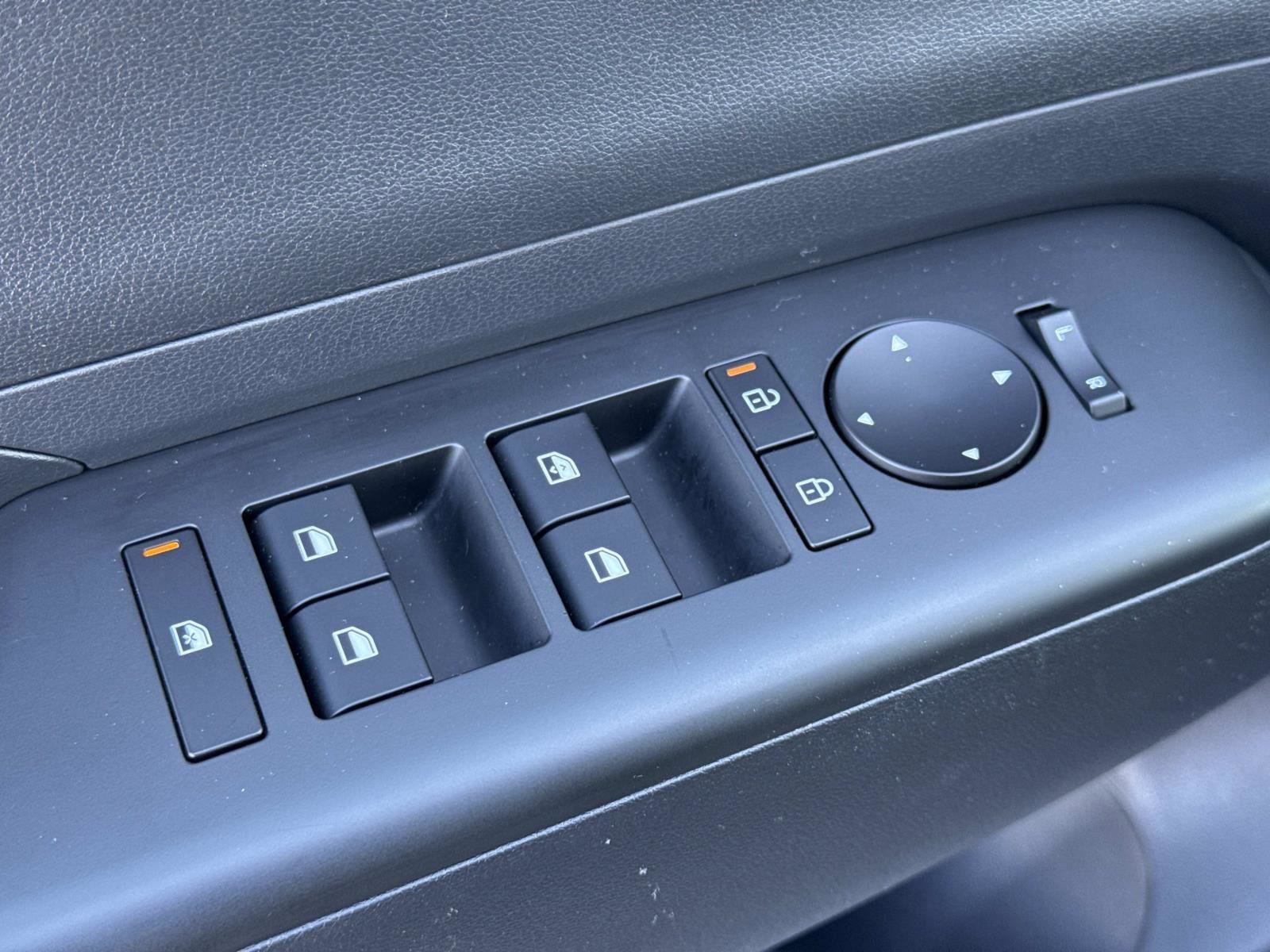 Used 2025 Hyundai Kona SEL image 16