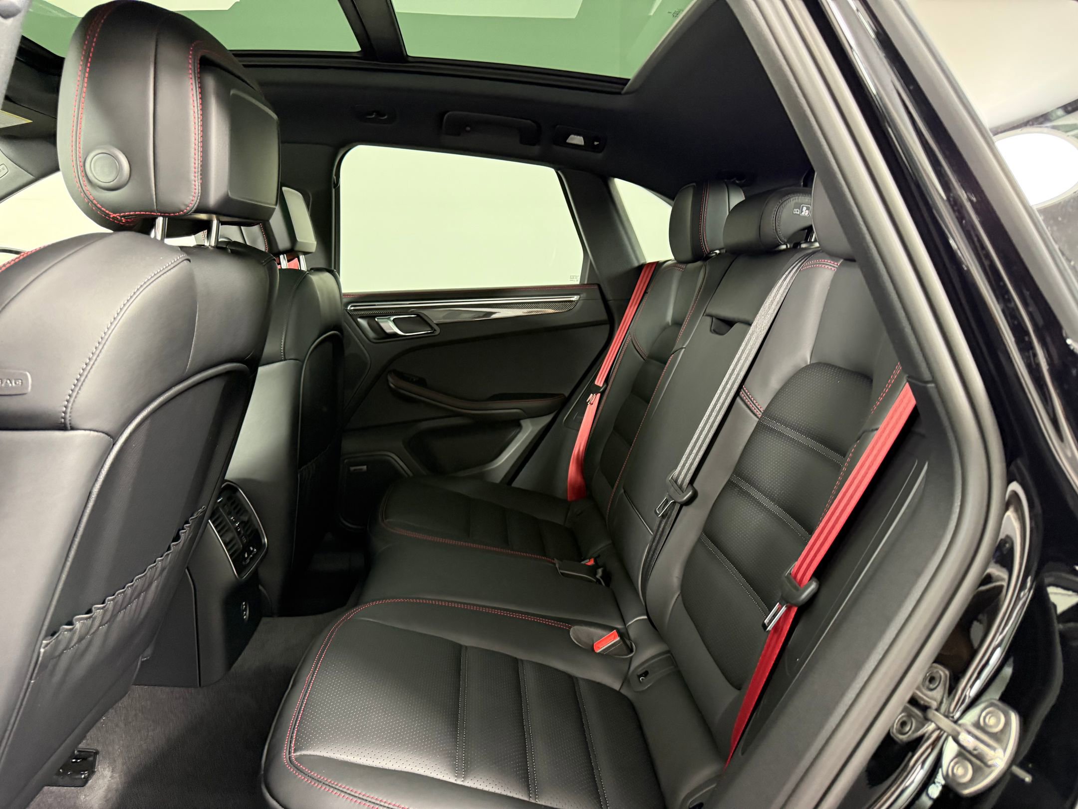 New 2026 Porsche Macan GTS AWD/4WD image 18