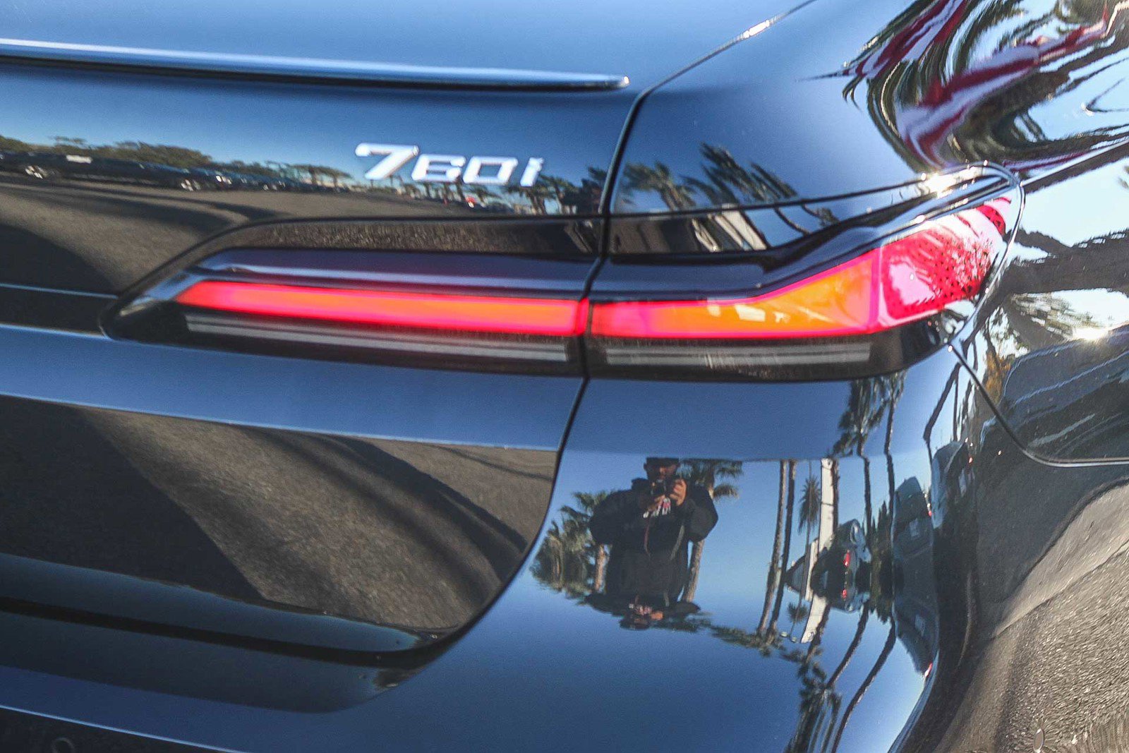 Used 2023 BMW 760i xDrive w/ Luxury Rear Seating Package image 7