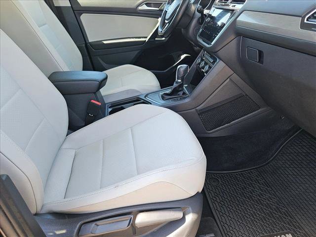 Used 2018 Volkswagen Tiguan SEL FWD image 22