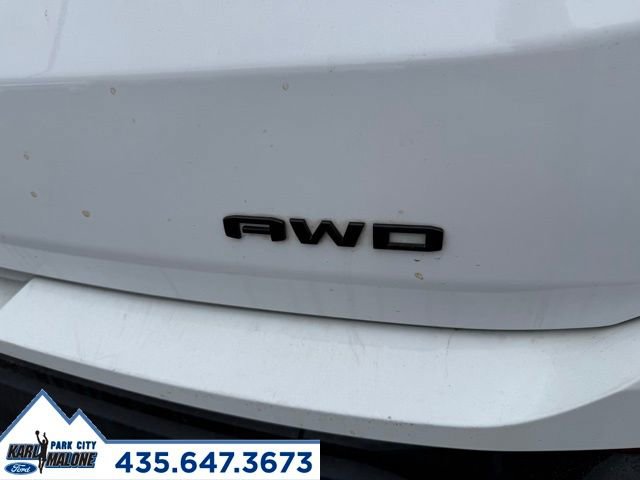 Used 2024 GMC Terrain SLE w/ Elevation Edition image 10