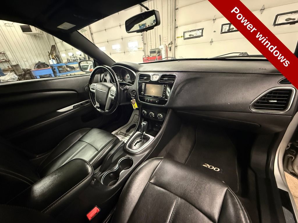 Used 2012 Chrysler 200 Limited image 34
