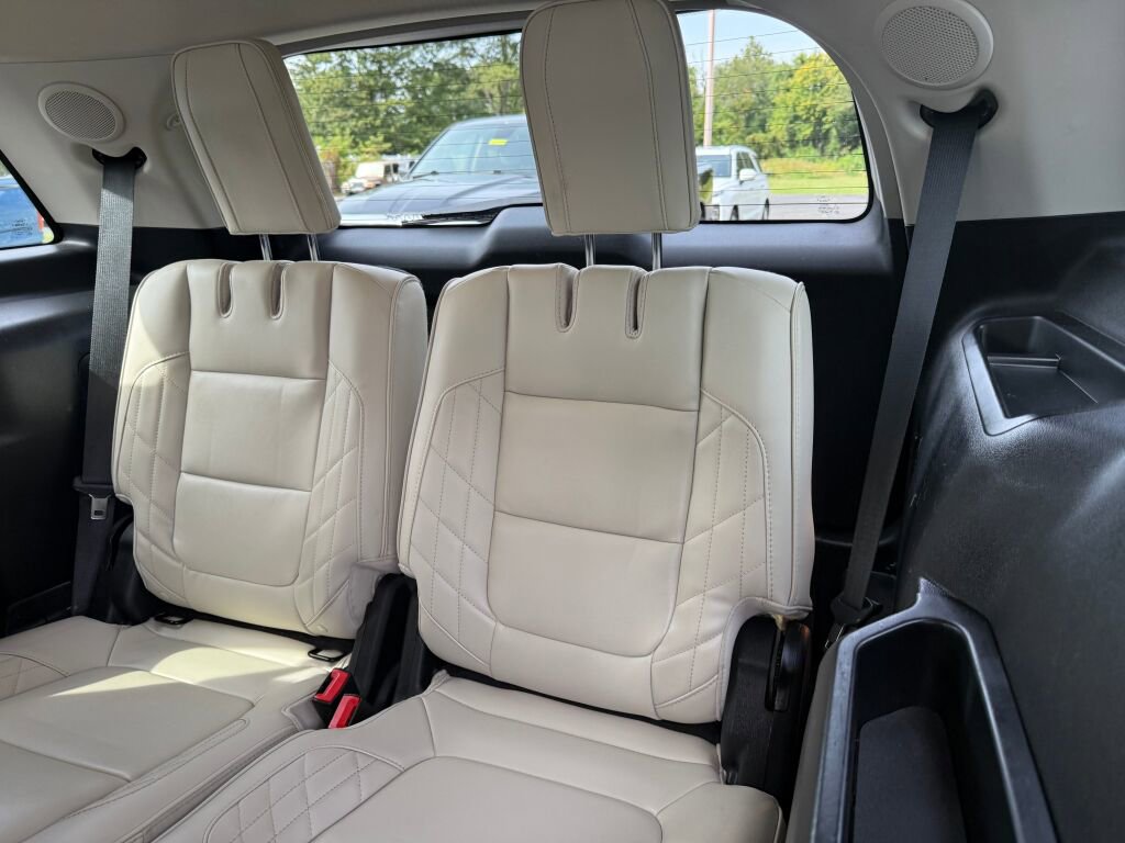 Used 2017 Ford Explorer Platinum image 28