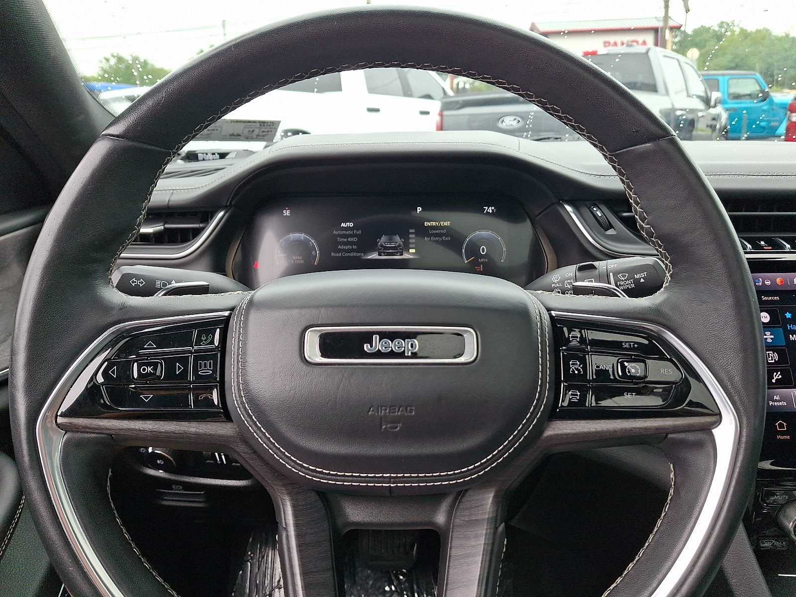 Used 2022 Jeep Grand Cherokee Overland AWD/4WD image 21