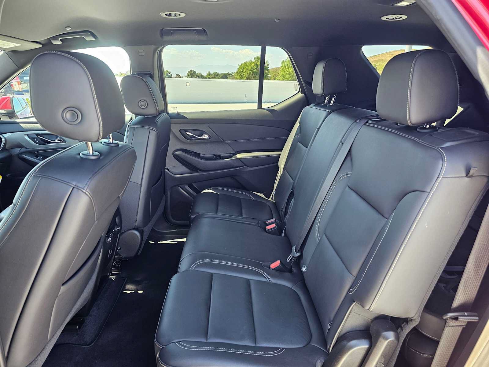 Used 2023 Chevrolet Traverse LT FWD image 18