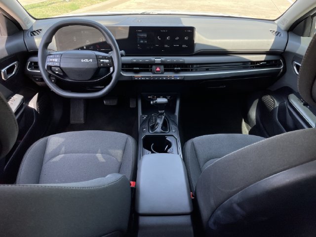 Used 2025 Kia K4 FWD image 9